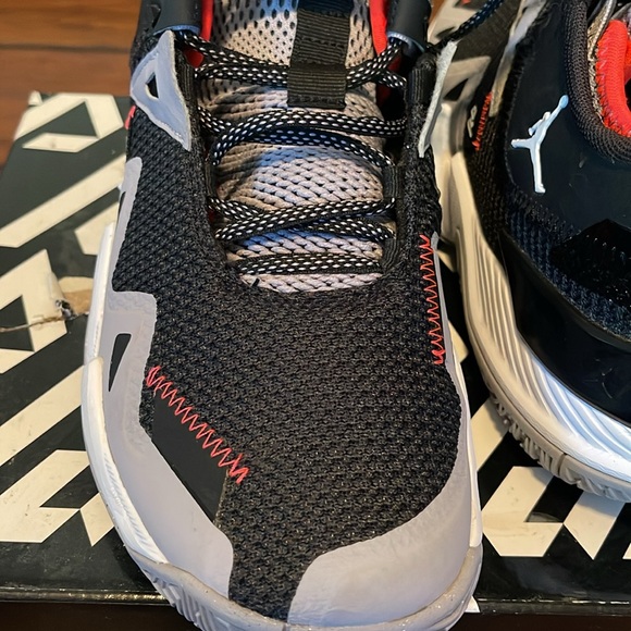 Nike Men black red and white Jordans size 9 main image 12